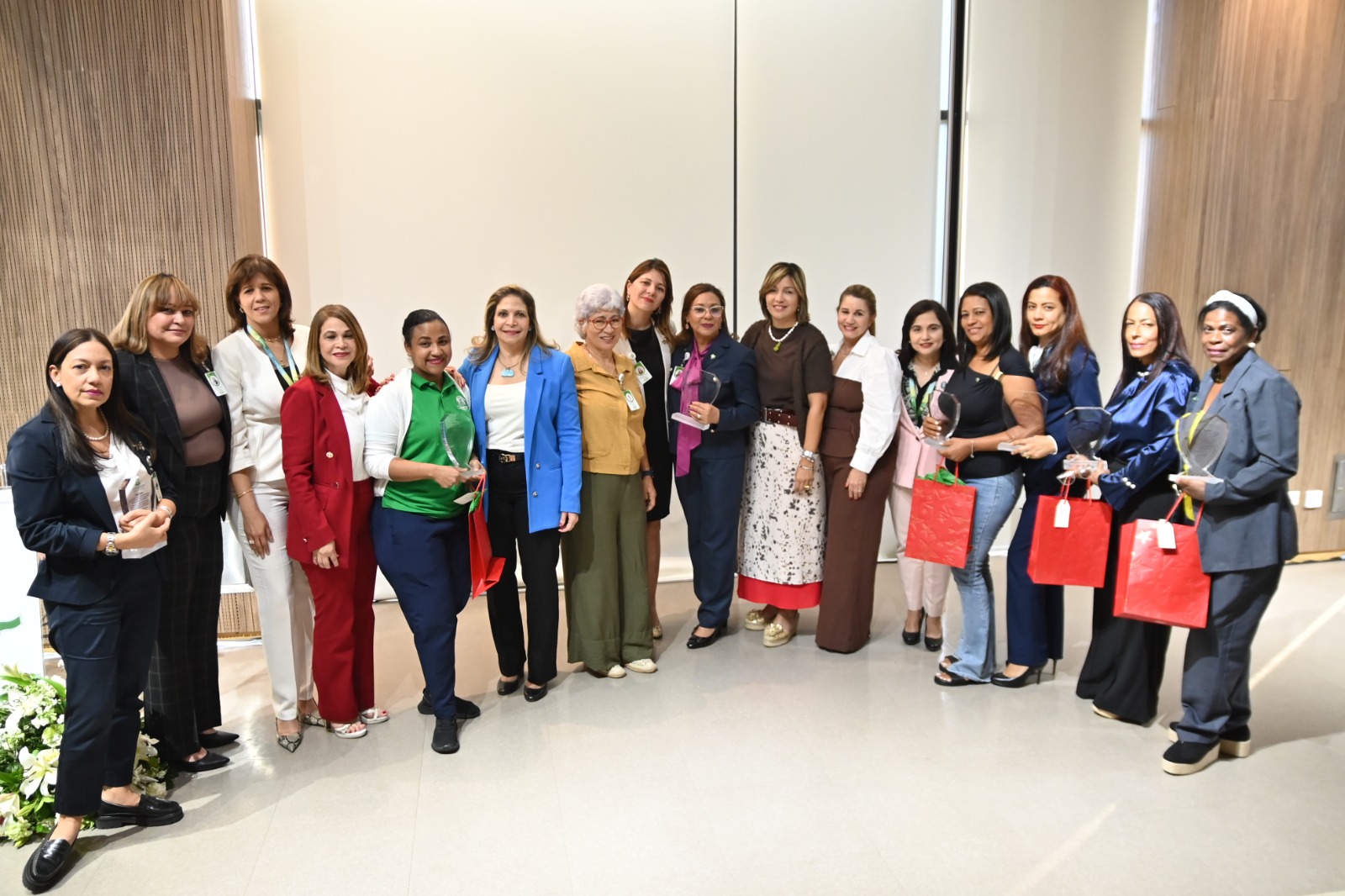 Clínica Universitaria Unión Médica del Norte reconoce a sus colaboradores en emotiva actividad por su 28 aniversario