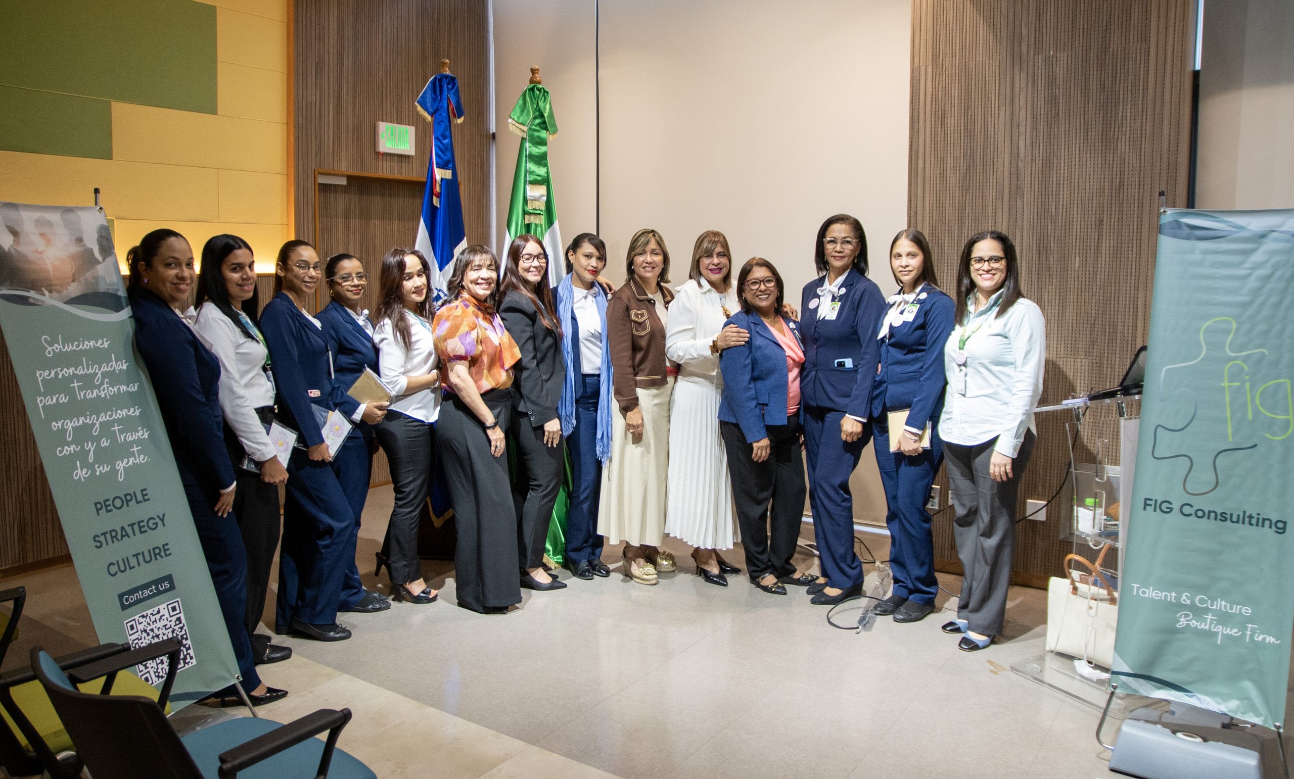 Unión Médica del Norte realiza conferencia para destacar el liderazgo y el valor de la mujer en la institución