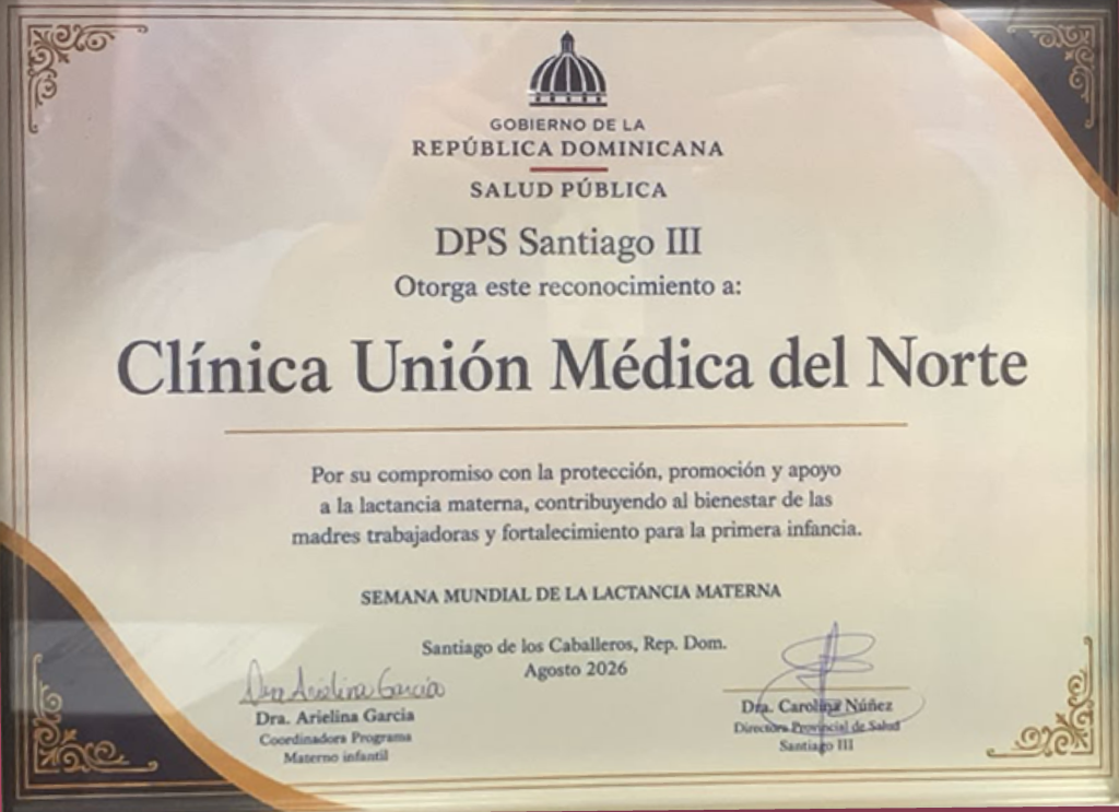 Reconocimiento a representantes de la Clínica Universitaria Unión Médica del Norte por su destacada labor en la promoción, protección y apoyo de la lactancia materna, mediante programas de educación, acompañamiento y humanización dirigidos a madres y recién nacidos, en el marco de la Semana Mundial de la Lactancia Materna.
