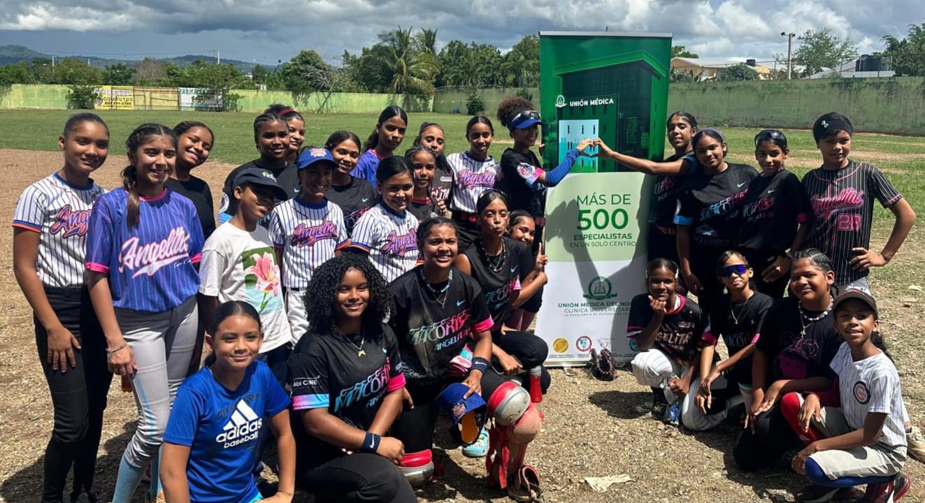 Union Medica felicita a Angelitas del Valle por su entrega al Softbol Femenino